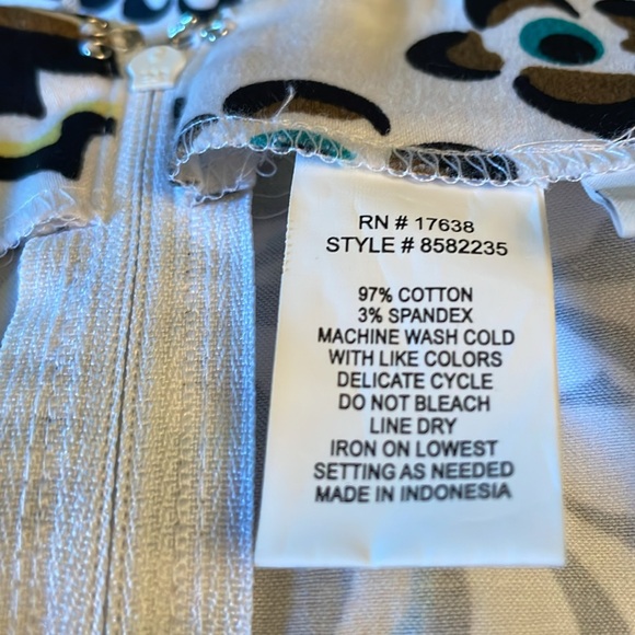 Cute two-piece multicolor, knee length skirt and top. - Picture 6 of 6